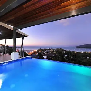 Holiday home 15 Kara - Luxurious With Million Dollar Views, Airlie Beach