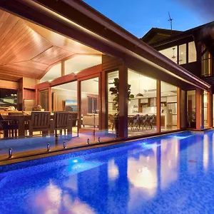 Holiday home 23 The Cove - Whitsunday Waterfront Living, Airlie Beach