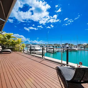 Holiday home Airlie Marina-front Luxury At 10 The Cove, Airlie Beach